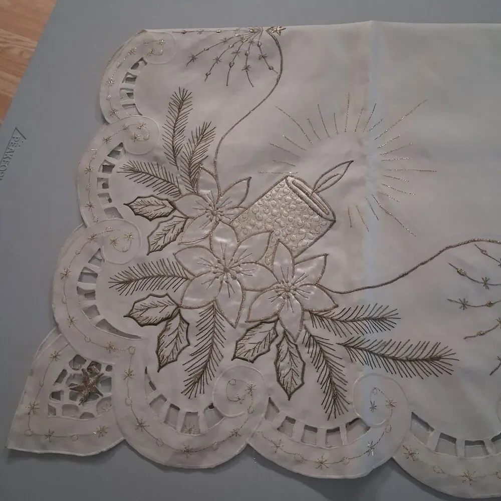 Vintage Christmas Tablecloth 33
